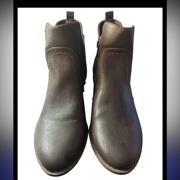 Guess Dark Brown Ankle Booties-NWOT - Picture 2 of 7